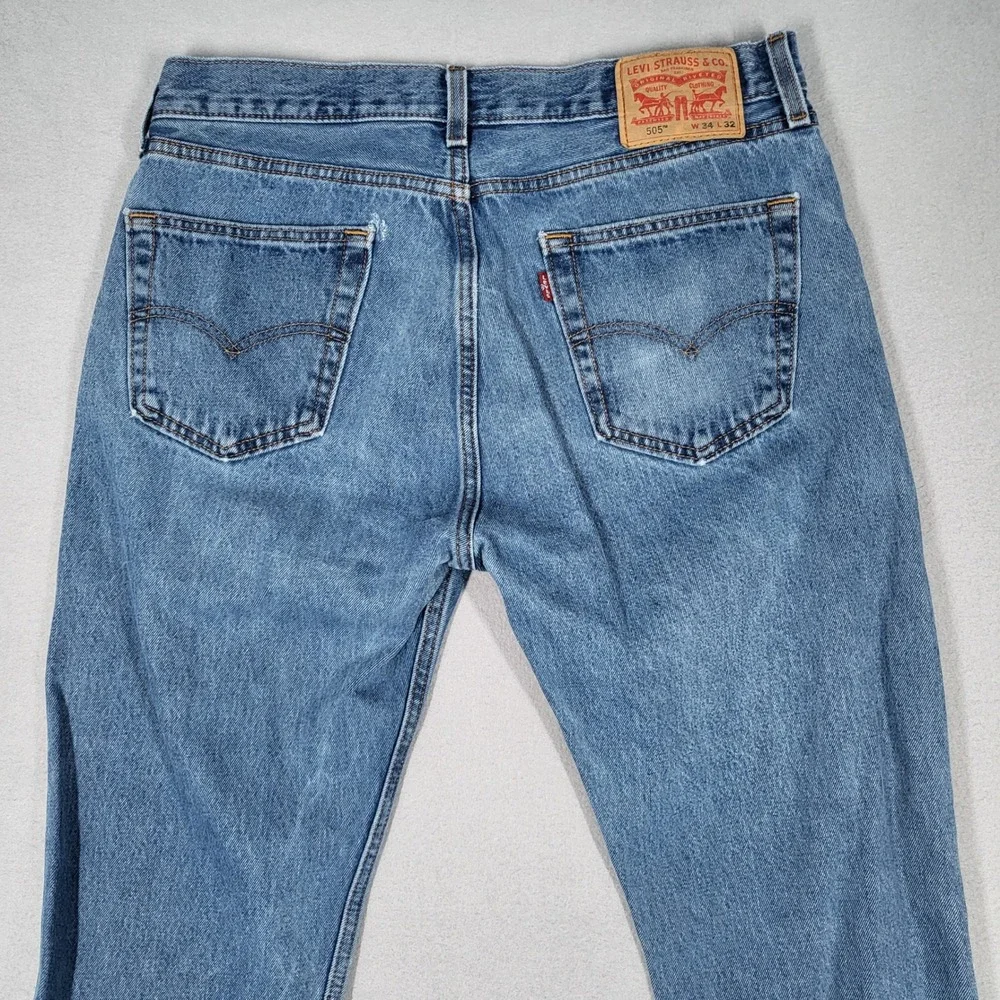 Levi's 505 Jeans Men's 34x32 Light Wash Blue Regular Fit Straight Leg Distressed